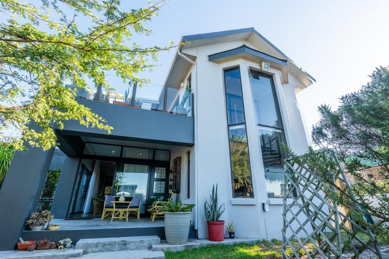 4 Bedroom Property for Sale in Linkside Western Cape